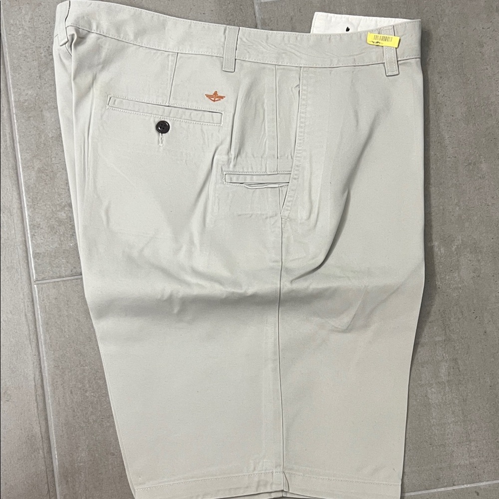 Dockers Men's Light Tan Flat Front Shorts